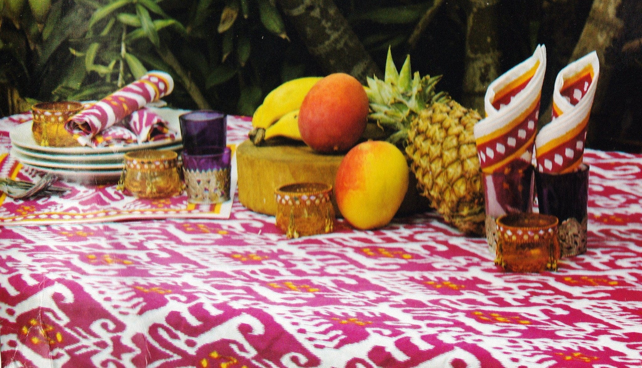 "Kuta" - 6 Seater Plum Tablecloth.